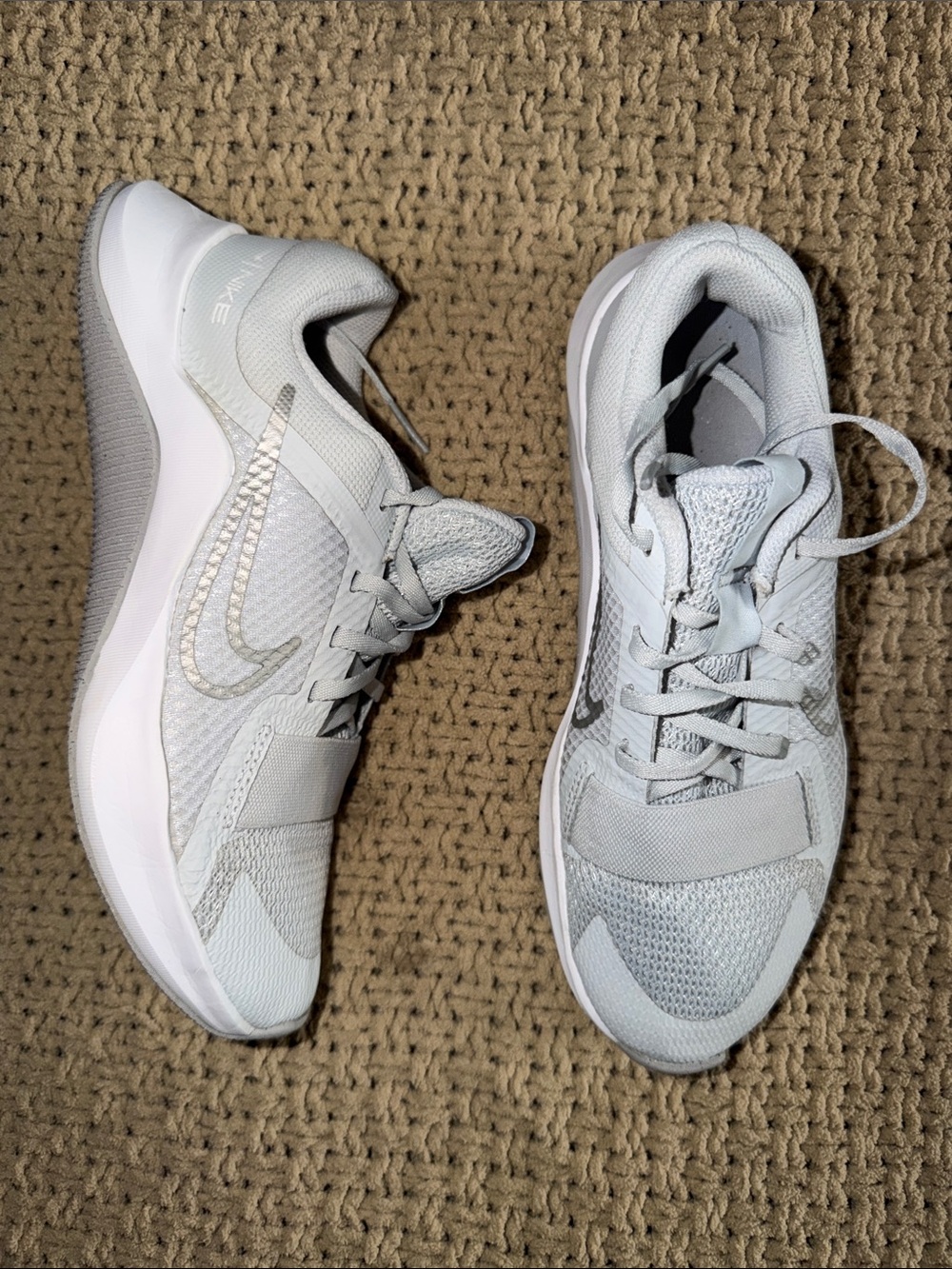 Nike Women's Light Gray Athletic Training Sneakers - Picture 2 of 4